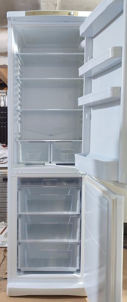 Холодильник Indesit NBS20AA - 363 л, A+, великий та економічний. RIN 20AA фото