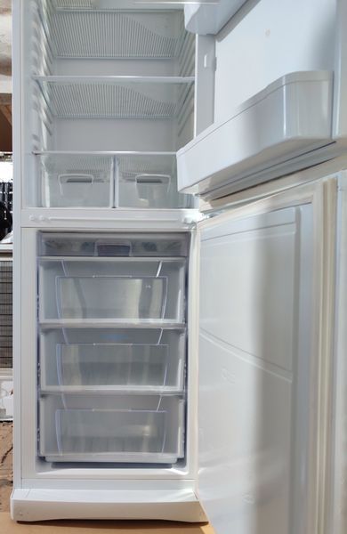 Холодильник Indesit NBS20AA - 363 л, A+, великий та економічний. RIN 20AA фото