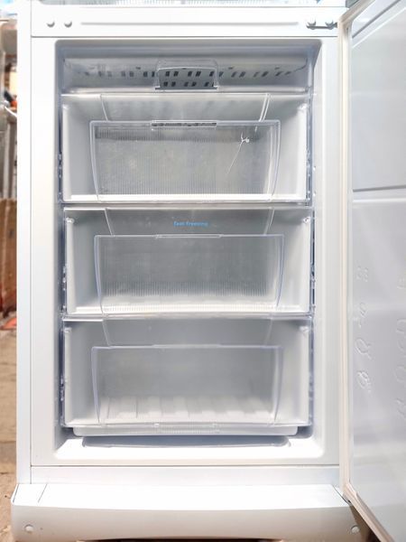 Холодильник Indesit NBS20AA - 363 л, A+, великий та економічний. RIN 20AA фото